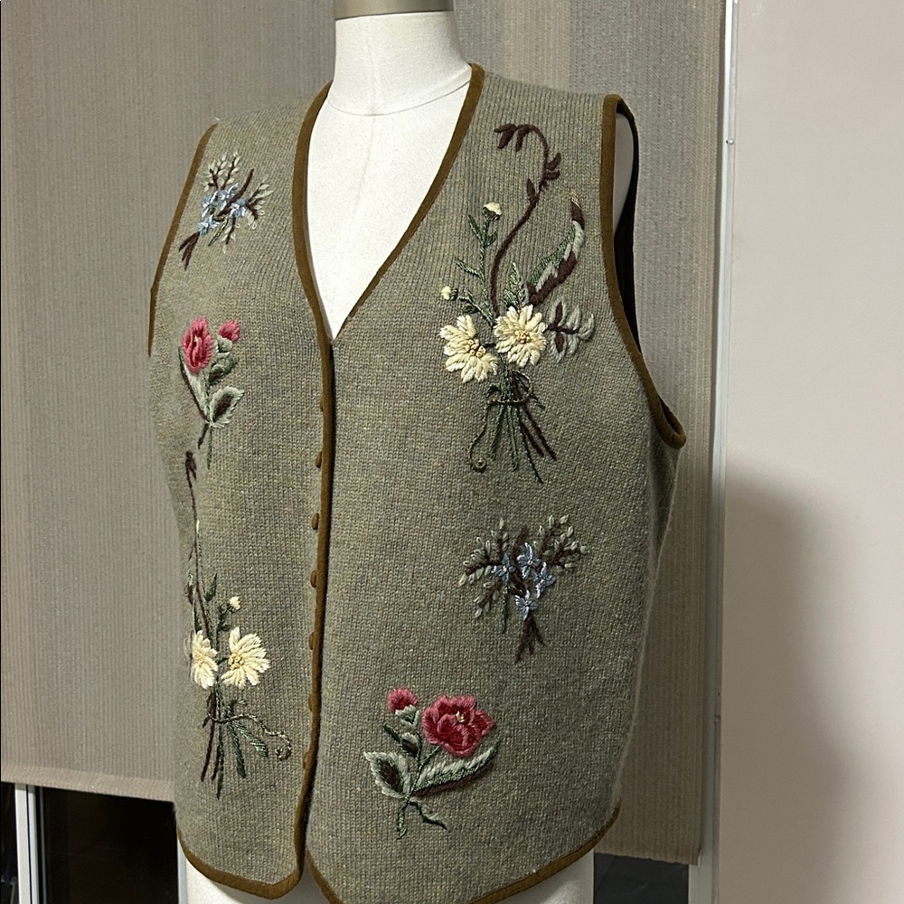 Vintage Susan Bristol hand embroidered floral wool sweater vest size 1 W - Picture 8 of 17